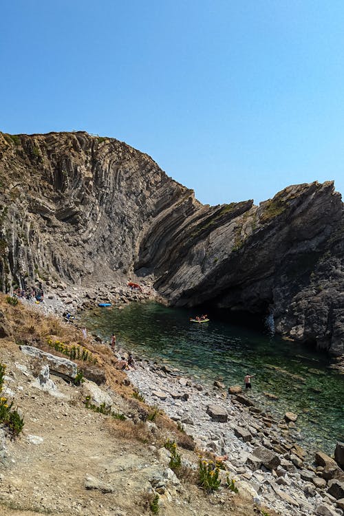 Fotobanka s bezplatnými fotkami na tému breh, jasná obloha, kopec