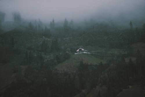 A house in the foggy mountains