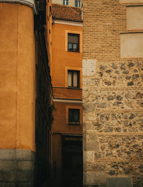 Fotos de stock gratuitas de callejón, casas adosadas, ciudad