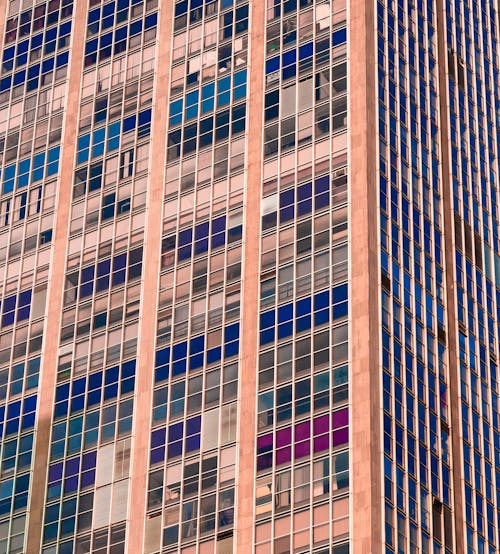 grátis Fotografia De Baixo ângulo De Um Edifício Bege E Azul Foto profissional