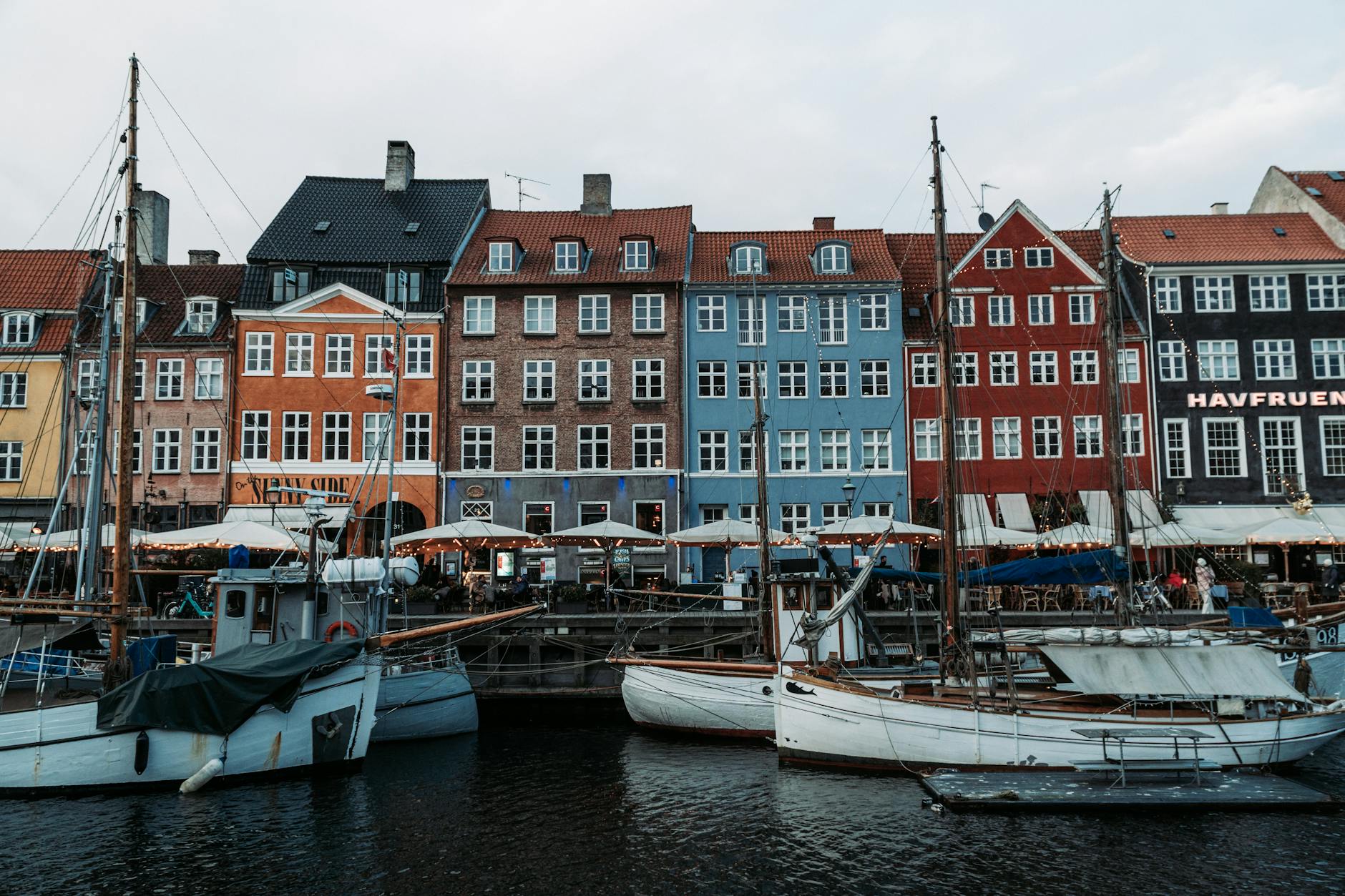 https://www.pexels.com/photo/view-of-a-harbor-20816826/