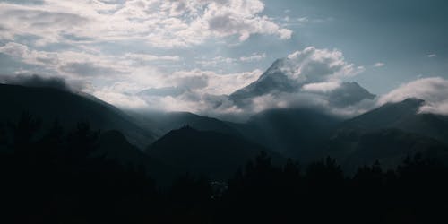 Ilmainen kuvapankkikuva tunnisteilla georgia, kazbegi, maisema