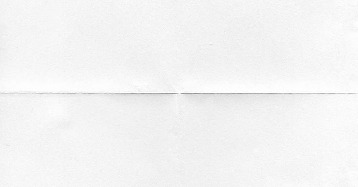 A White Background with a Line in the Middle · Free Stock Photo