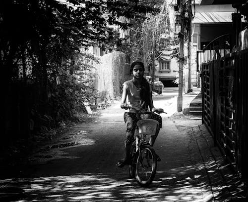 Gratis lagerfoto af bnw, cykel, gade