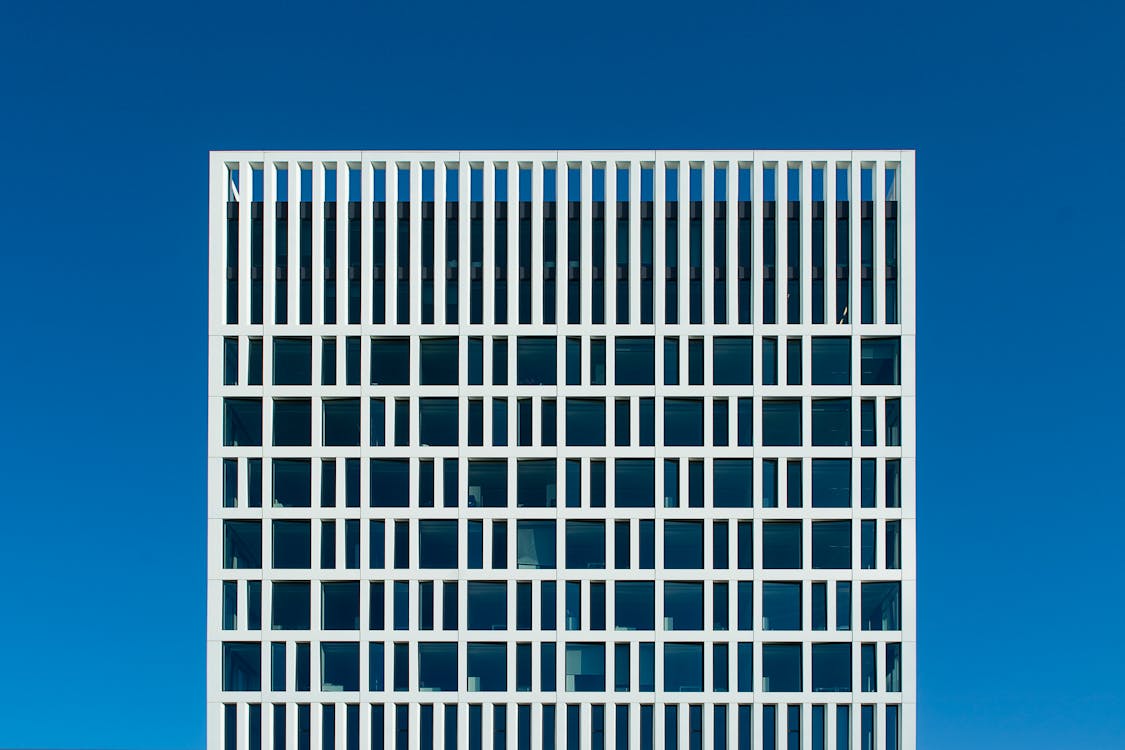 Fotobanka s bezplatnými fotkami na tému administratívna budova, jasná obloha, mesta