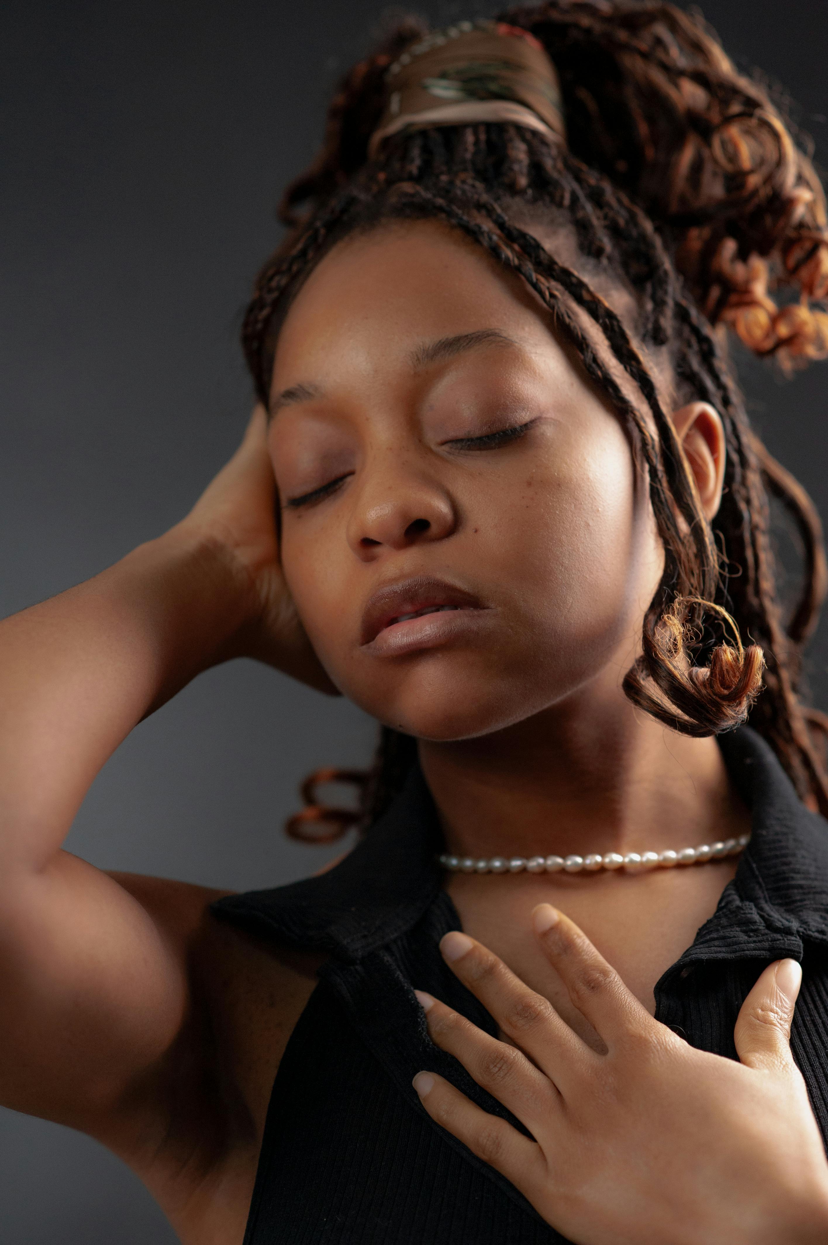 Gratis Portrett Av Kvinne Med Lukkede øyne Arkivbilde