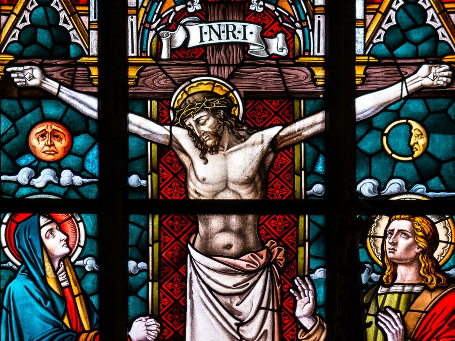 Vitrail représentant la crucifixion