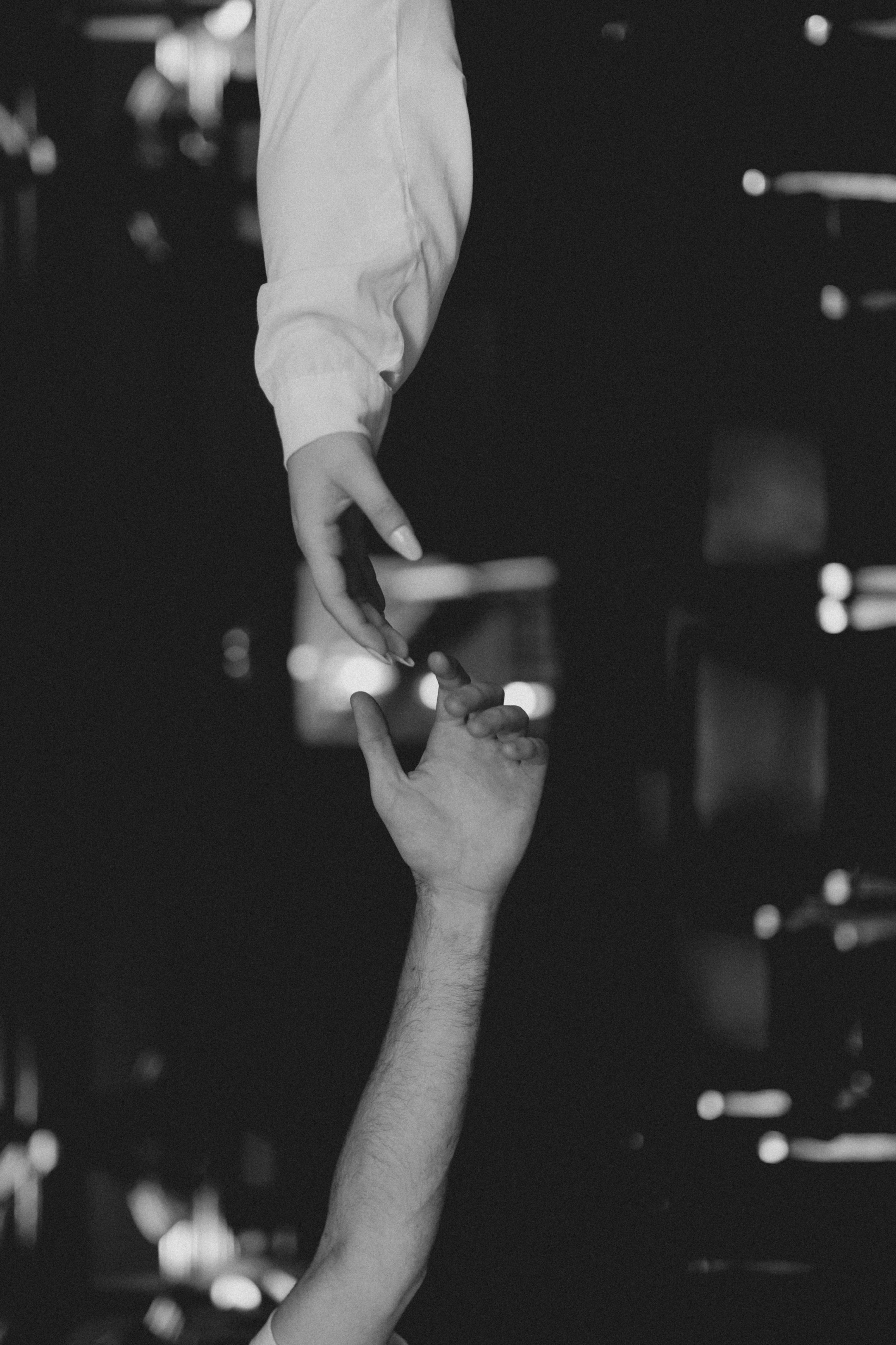 Gratis Fotos de stock gratuitas de alcanzando, apoyar, apretón de manos Foto de stock