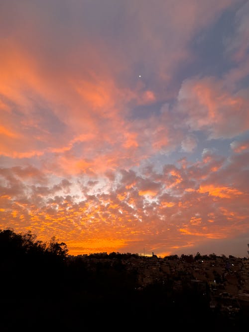 Free Dramatic Sky at Sunset  Stock Photo