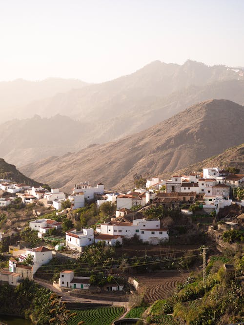 Fotos de stock gratuitas de brillante, casas, cerros