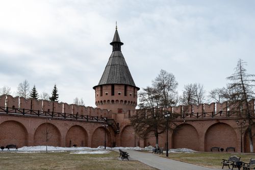 Free View of the Tula Kremlin tower with surrounding snow-covered park and winter trees. Stock Photo
