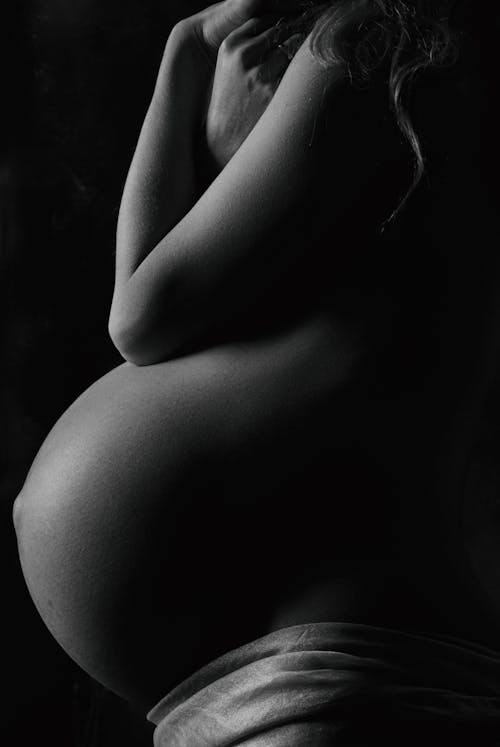Topless Zwangere Vrouw