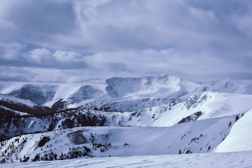 gratis Sneeuw Bedekte Berg Stockfoto