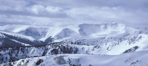 Schneebedeckter Berg