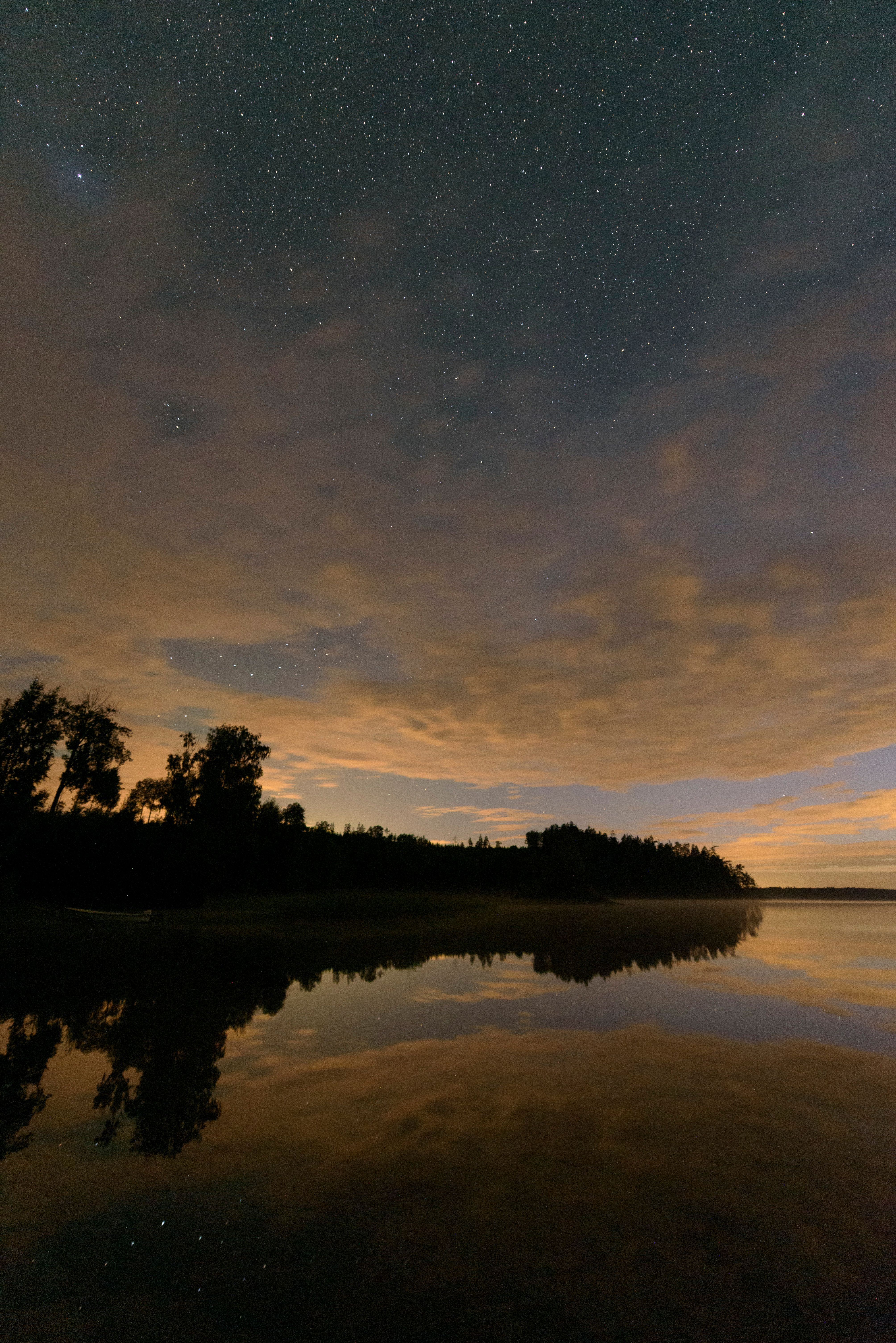 Stars and Cloud on Evening Sky over Lake · Free Stock Photo