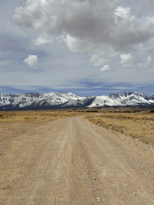 Fotos de stock gratuitas de camino de tierra, campo, montañas