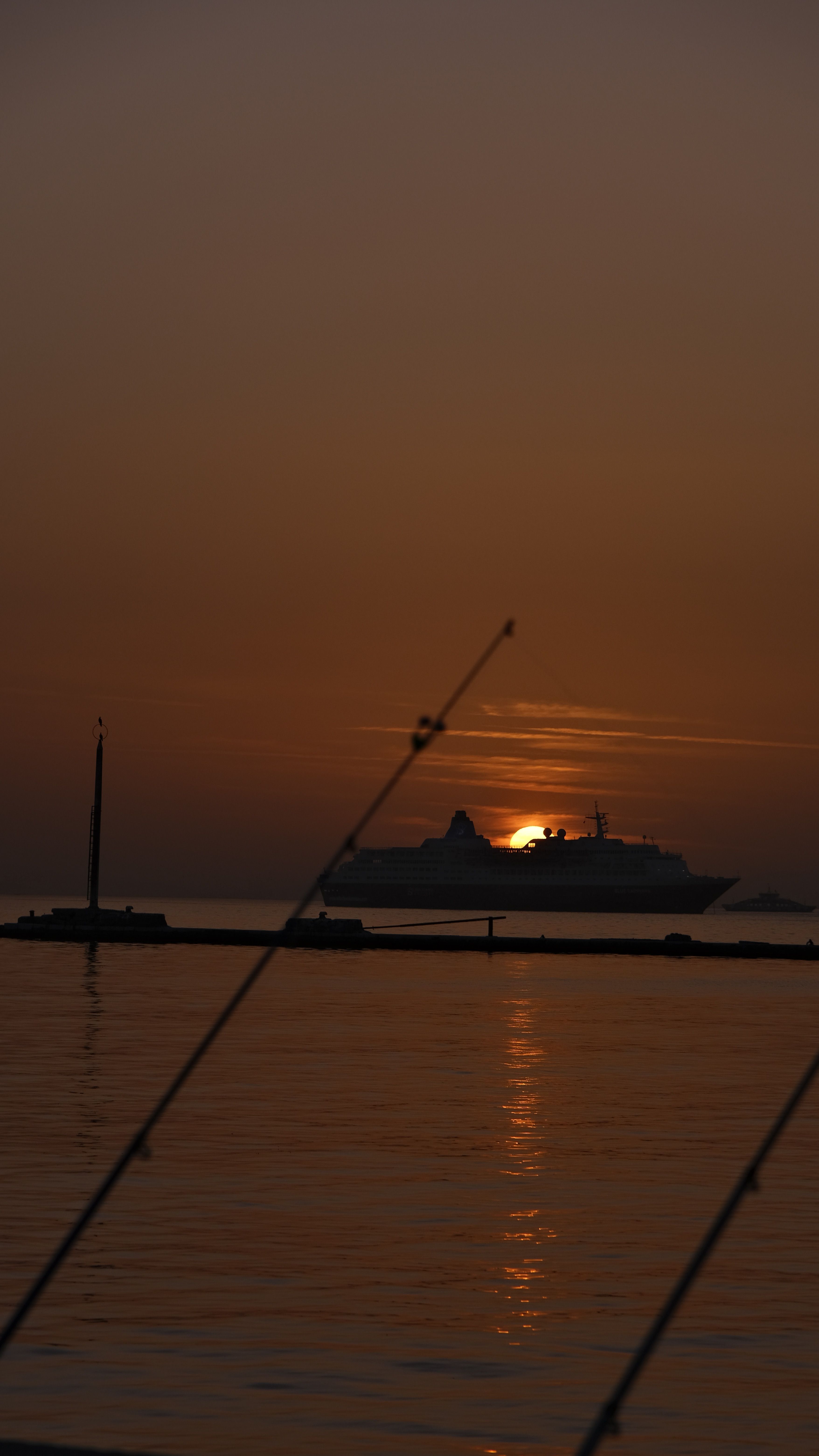 Ship in Sea at Dawn · Free Stock Photo