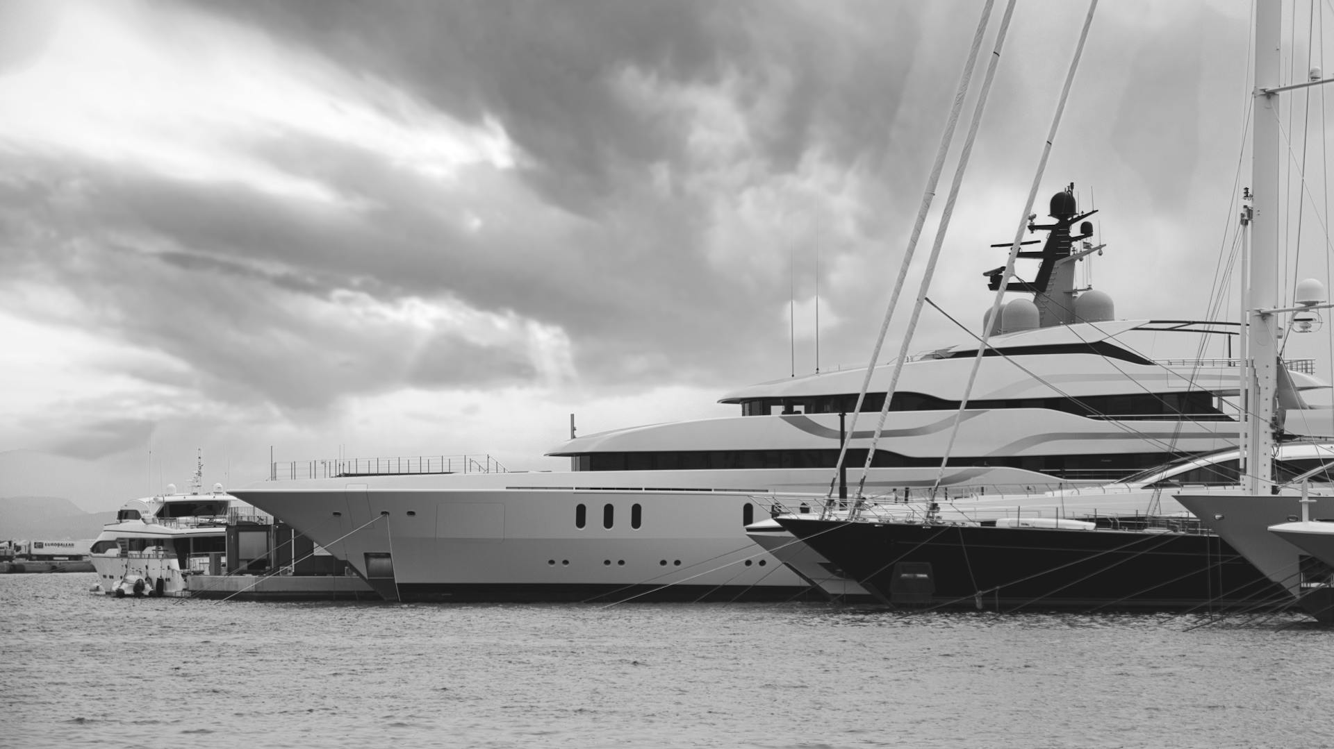 Black and white photo of luxury yachts moored at a harbor in Palma de Mallorca.