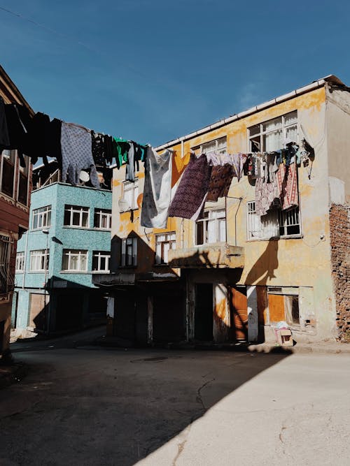 Fotobanka s bezplatnými fotkami na tému bielizeň, budovy, domy