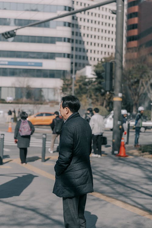 A man standing on the street in front of a building