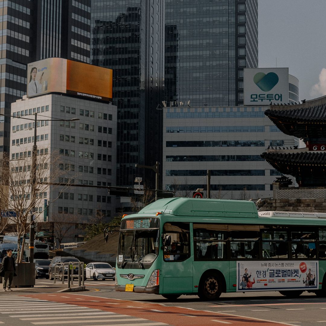 Coordinating Seoul Metropolitan Transit and Cultural Sightseeing for Efficient Urban Exploration