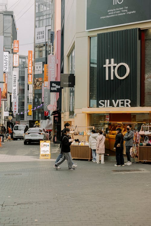 A street with people walking down it and a sign that says tio