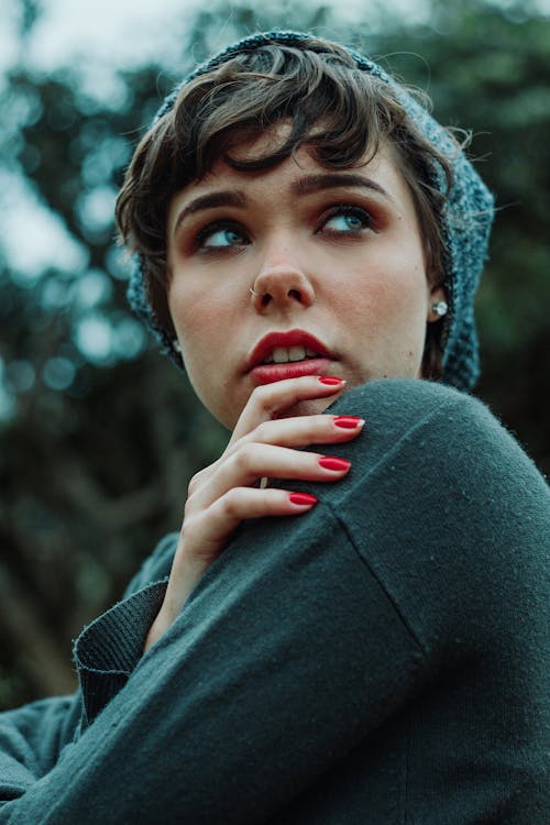 Foto De Primer Plano De Mujer Con Gorro