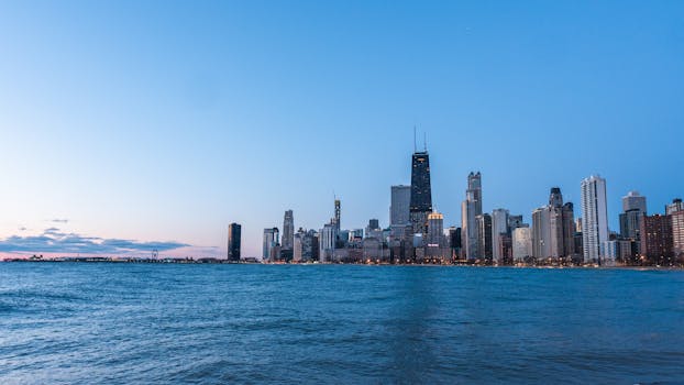 从蔚蓝的海滨，可以拍摄到芝加哥天际线在黄昏时分的壮丽景色