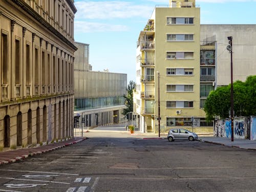 Foto profissional grátis de apartamentos, asfalto, automóvel