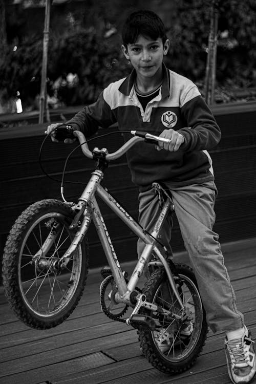 Foto profissional grátis de adulto, bicicleta, canon 250d