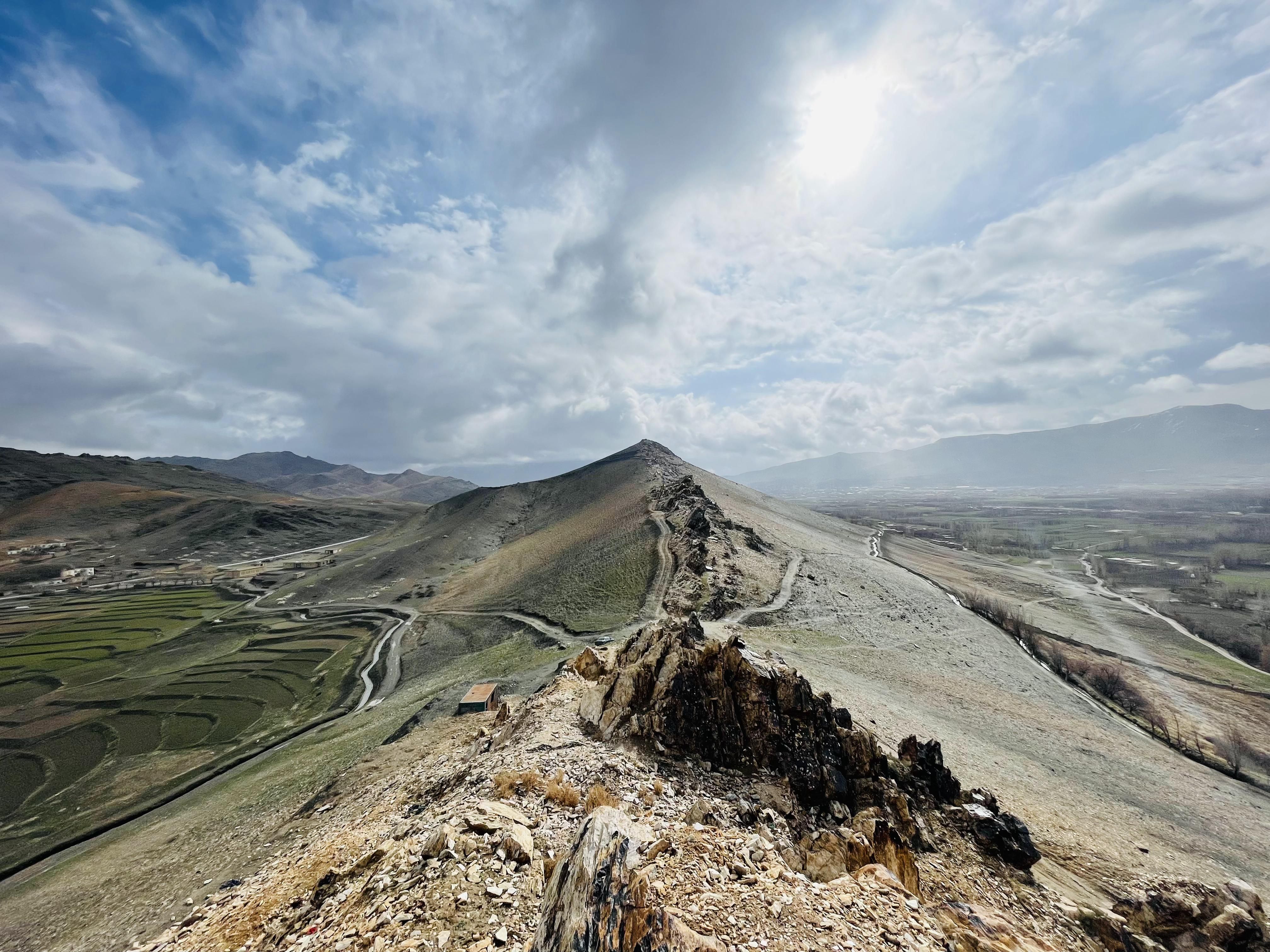 Narrow Mountain Ridge · Free Stock Photo