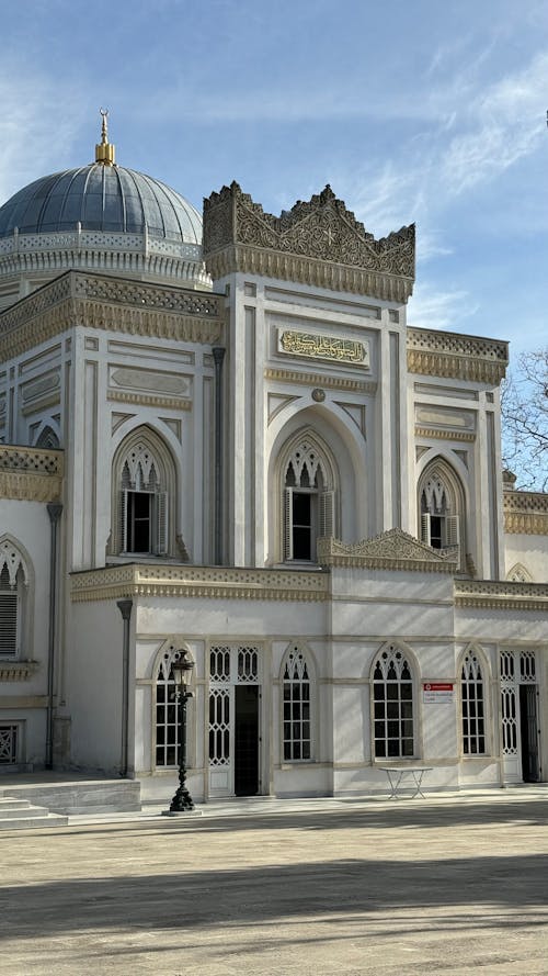 A large white building with a dome on top