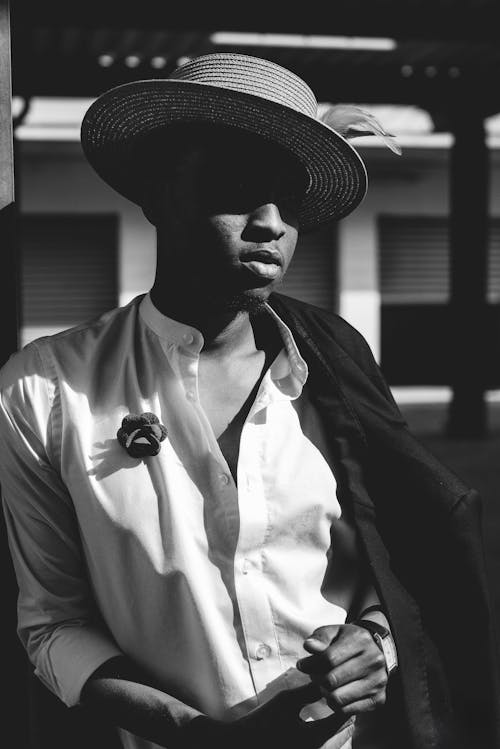Immagine gratuita di bianco e nero, camicia, cappello