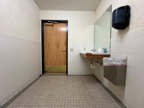 Безкоштовне стокове фото на тему «ванна кімната, віддзеркалення, внутрішній»
