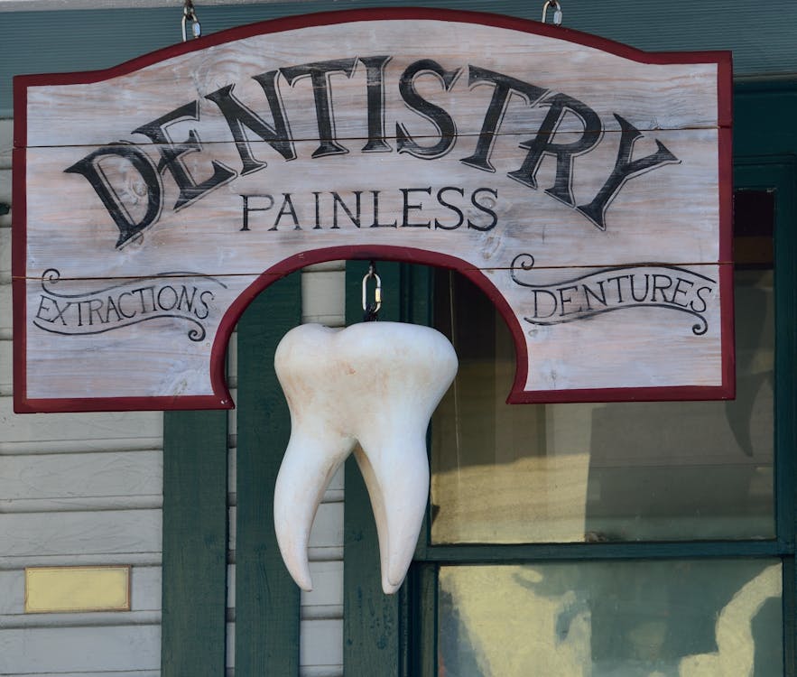 gratis Tandheelkunde Pijnloze Bewegwijzering Stockfoto