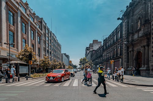 Kostenloses Stock Foto zu autos, fußgänger, fußgängerübergang