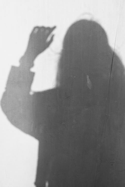 Darmowe zdjęcie z galerii z @na wolnym powietrzu, czarno-białe tło, czarno-białe zdjęcia na okładce