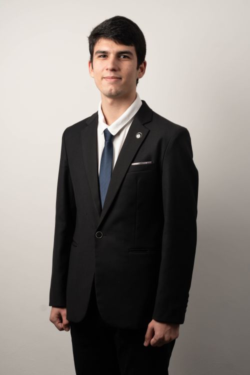 Free Studio portrait of a young man in a formal suit, elegantly dressed with a necktie. Stock Photo