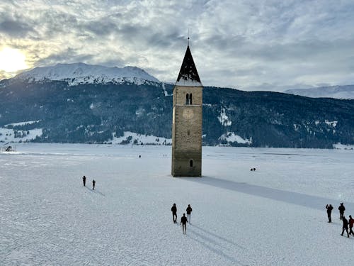 Immagine gratuita di acqua del lago, campanile