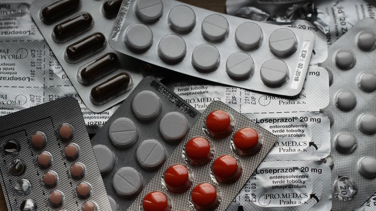 Будівля уряду та прапори