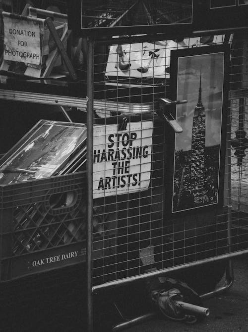 A sign that says stop harassing artist