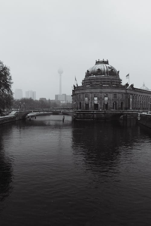 Základová fotografie zdarma na téma Berlín, Bode-muzeum, černobílý