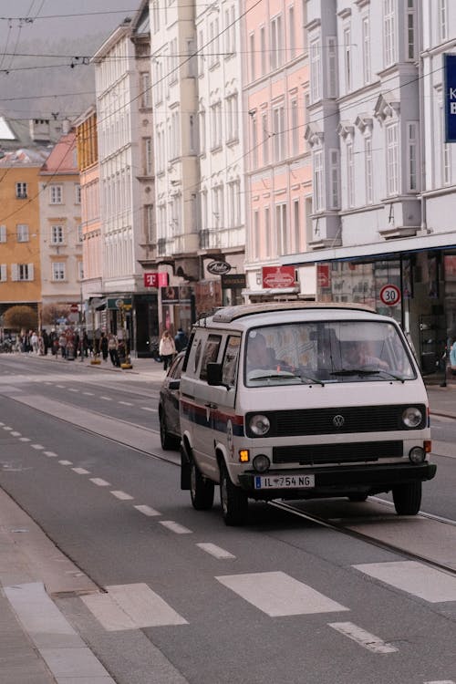 Fotobanka s bezplatnými fotkami na tému auto, budovy, dodávka