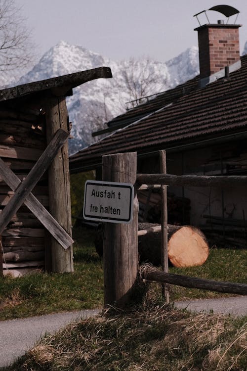 A sign that says no trespassing in front of a wooden house