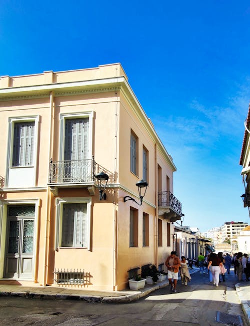 Foto d'estoc gratuïta de balcons, caminant, cantonada