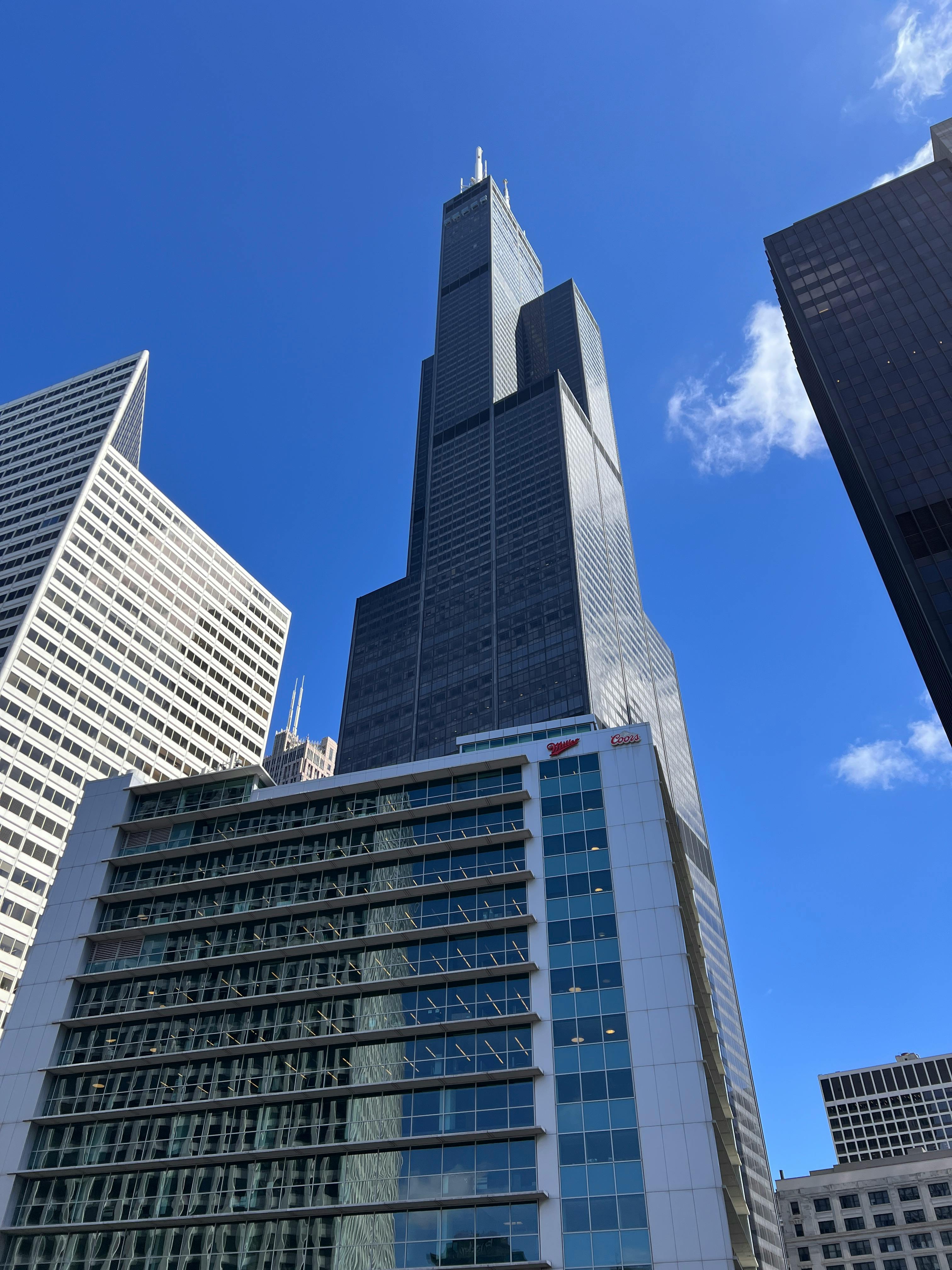 low-angle-shot-of-chicago-skyscrapers-against-a-blue-sky-free-stock-photo