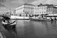 Canal boats — photo by Ricardo Ribeiro Da Silva on Pexels