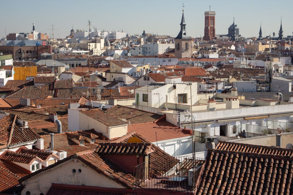Panoramic view of Madrid rooftops under a clear, sunny sky, highlighting the city's bright weather