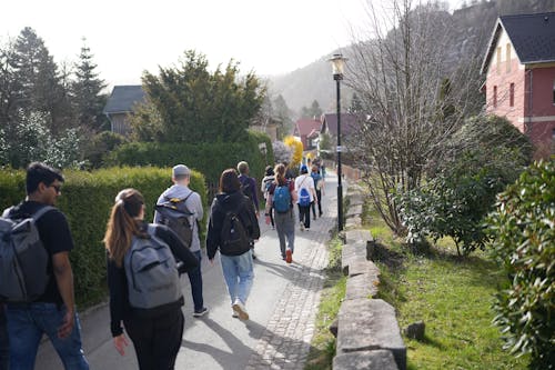 Foto d'estoc gratuïta de ciutat, fent excursionisme, gent