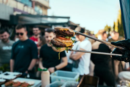 Foto profissional grátis de carne, cheeseburger, foco seletivo